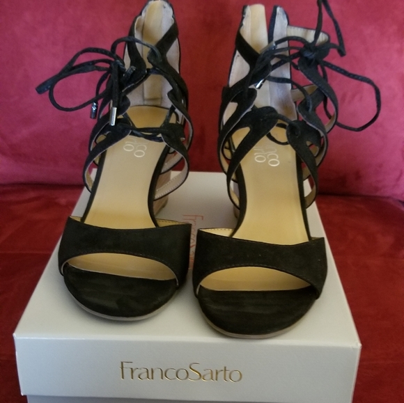 Sandals - Picture 1 of 3